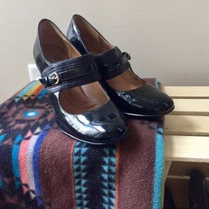 Adorable Mary Jane heels RETRO VINTAGE VIBES
